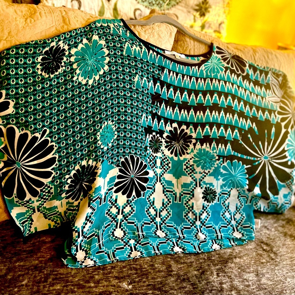 Bold Print Dolman Style  Crop Top, Turquoise, Navy & White size S
